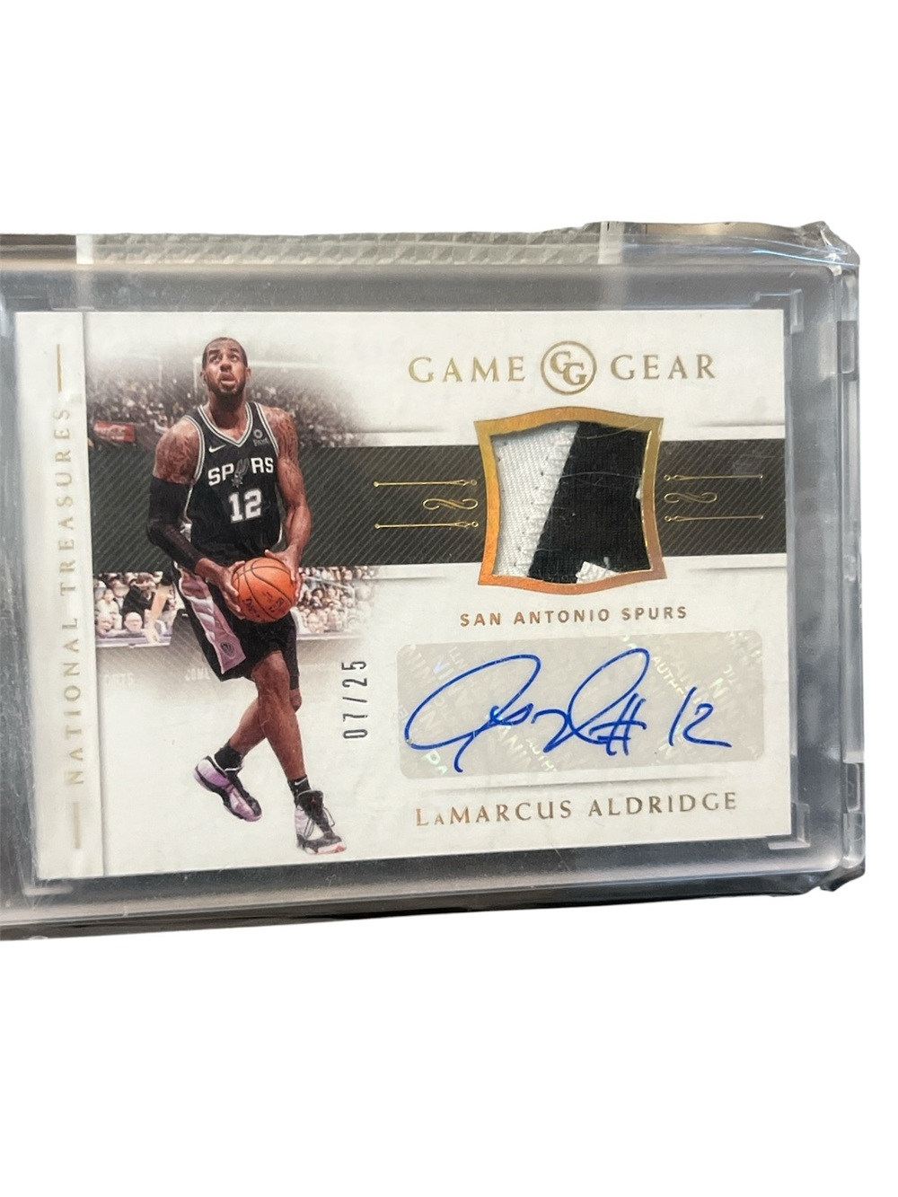 LAMARCUS ALDRIDGE National Treasures Game Gear Worn Patch Auto #7/25